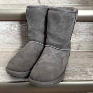 UGG Classic Short II boots in Gray Suede! Size 7, excellent used condition!